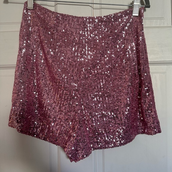 NOLISHOP-PINK SEQUIN SHORTS-NWT - Picture 1 of 7